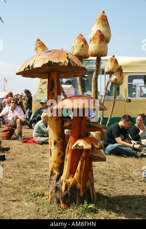 Sculpture en bois magic mushroom à Glastonbury Festival UK Banque D'Images