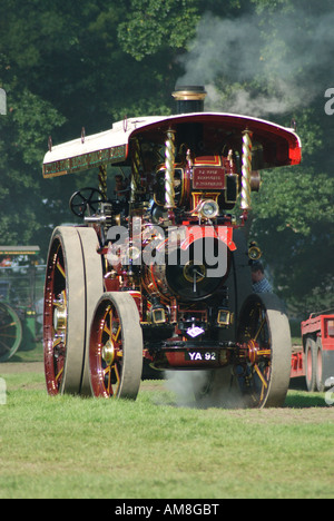 Moteur à vapeur chaudière rallye allumé sur un jour d'été Banque D'Images