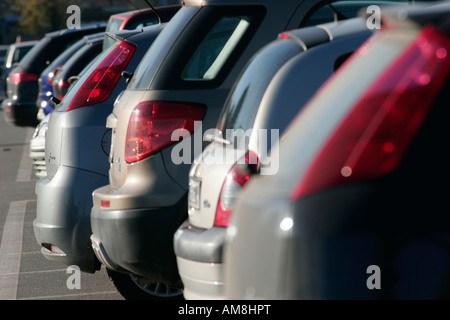 Parking complet devant l'usine FIAT de Turin Banque D'Images
