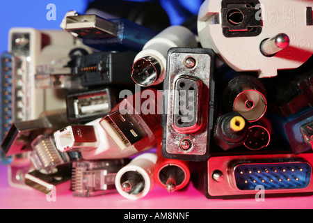 DEU, Allemagne : autre câble et fiches pour le matériel électronique et informatique Banque D'Images