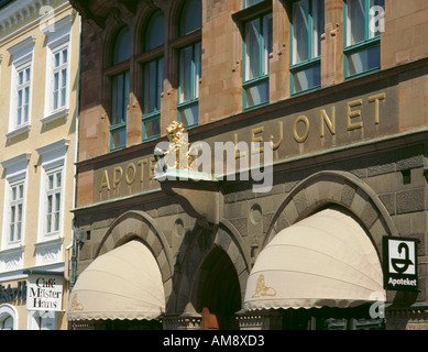 Le lion d'or sur Apoteket Lejonet (pharmacie du Lion), Stortorget (Grand marché), Malmö, Skåne, Suède. Banque D'Images