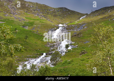 Pied de l'Allt Coire Eoghainn Cascade, Glen Nevis, Ecosse, Lochaber Banque D'Images