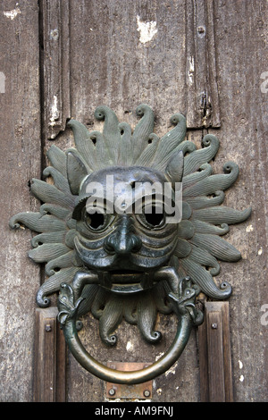 Le sanctuaire Knocker qui est situé sur la porte nord de la cathédrale de Durham. C'est une réplique de la pièce originale. Banque D'Images