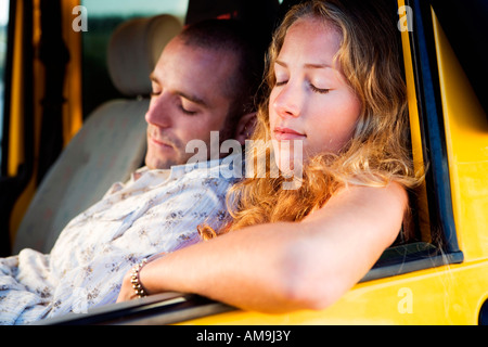 Couple dans un van. Banque D'Images