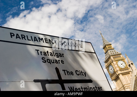 Inscrivez-vous sur la place du parlement avec Big Ben en arrière-plan Londres Banque D'Images