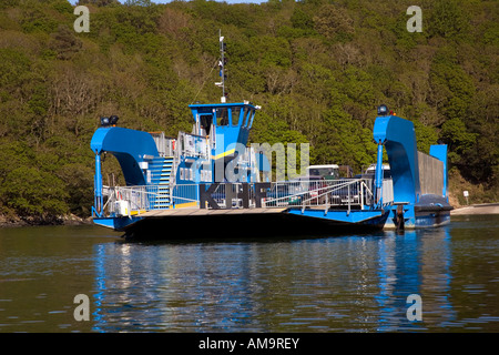 Harry king ferry traversant la rivière Fal Cornwall Banque D'Images