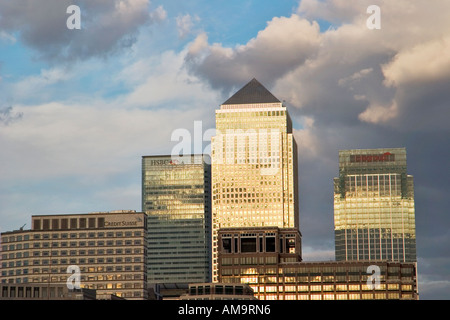 Credit Suisse One Canada Square HSBC Citigroup (De gauche à droite) London Banque D'Images