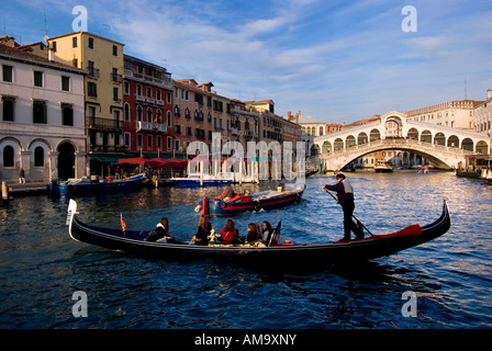 Grand Canal, Venise, Italie, le Ponte di Rialto, le pont du Rialto Banque D'Images