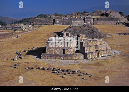 Observatoire de la gran Plaza de la plate-forme du Sud à Monte Alban, près de Oaxaca, Mexique Banque D'Images