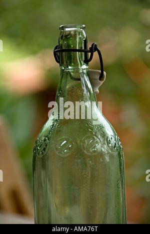 Une bouteille en verre qui peut être nettoyé et rempli de nouveau utilisé ou recyclé Banque D'Images