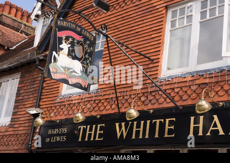 West Sussex South Downs Arundel tile hung et avant de signer le White Hart Pub Banque D'Images