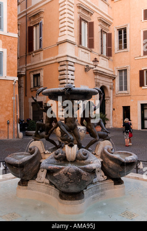 L'Italie, Lazio, Rome, Ghetto romain, Piazza Mattei, Fontaine des Tortues Banque D'Images