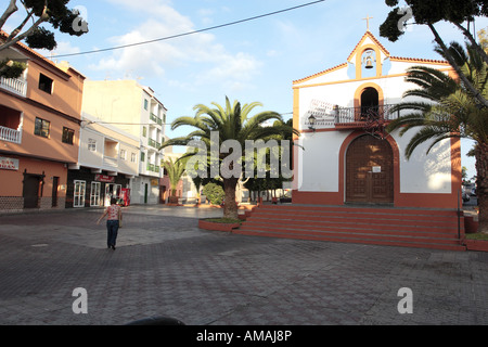 Vieille église dans la Plaza de Playa San Juan en raison des travaux de démolition comme il est dangereux Tenerife Banque D'Images