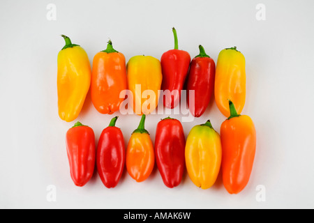 Rouge, jaune et orange peppers Banque D'Images