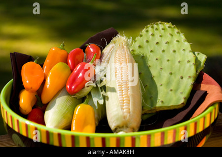 Légumes mixtes sur un plateau Banque D'Images