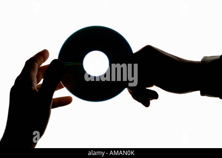 Mains tenant un CD Banque D'Images