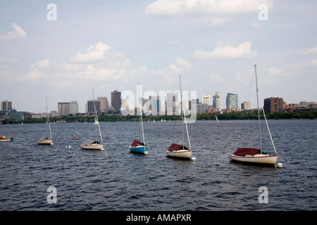 Voiliers amarrés sur le fleuve, Boston Banque D'Images