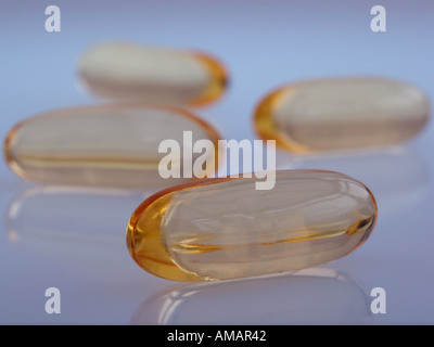 Résistance élevée de l'HUILE DE FOIE DE MORUE CAPSULES 1000mg comprimés contenant des omega 3 et vitamine D Banque D'Images