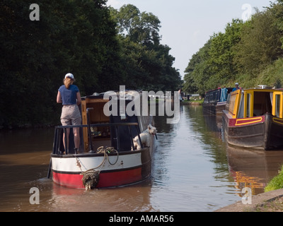 Bateaux étroits dans Coxbank Audlem au vol sur 'Shropshire' Audlem Union canal Cheshire England UK Banque D'Images