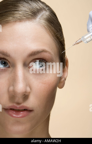 Une femme ayant un botox injection