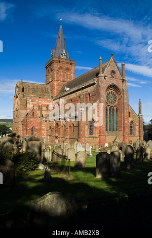 Dh St Magnus Cathedral KIRKWALL ORKNEY Eastside de cathédrale et de cimetière Banque D'Images