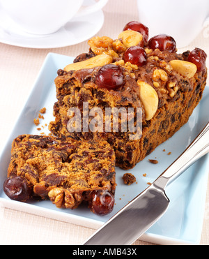 GÂTEAU AUX FRUITS RICHES EN Banque D'Images