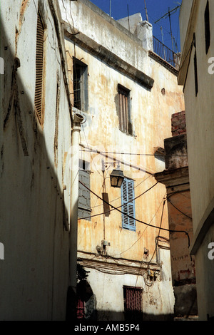 Vue sur les maisons donnant sur une ruelle de la Casbah d'Alger Algérie 2000 Banque D'Images