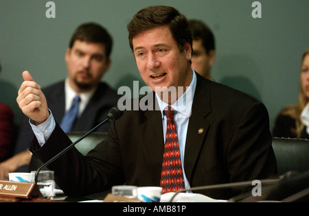 Sen George Allen R VA parle à un comité sénatorial sur la science du commerce et des transports sur la colline du Capitole à Washington Banque D'Images