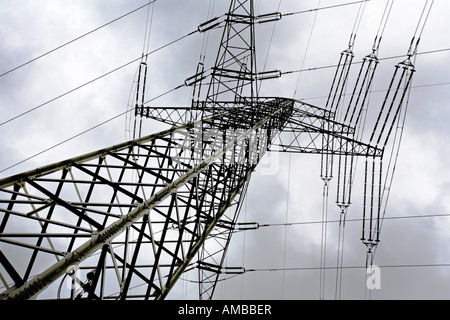 Colonne d'alimentation à proximité de la station de transformation, l'Allemagne, en Rhénanie du Nord-Westphalie, Ruhr, Recklinghausen-Sued Banque D'Images
