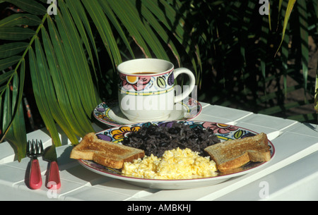 Petit-déjeuner typique du Costa Rica appelé gallo pinto Banque D'Images