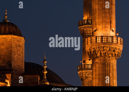 Détail nuit vue sur la Mosquée Bleue (Sultan Ahmet Cami), Istanbul, Turquie Banque D'Images