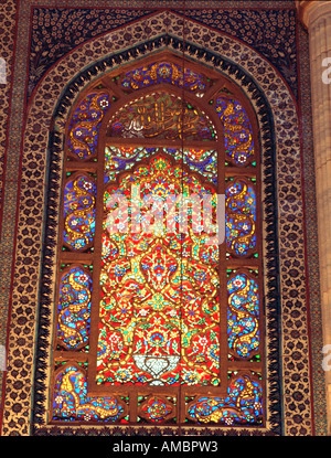 Détail de la fenêtre en verre de couleur, salle de prière d'une mosquée Sulemaniye, complexe, Istanbul, Turquie Banque D'Images