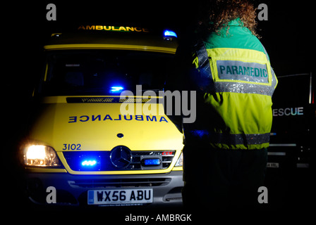 Pic martin phelps 170907 avonmouth bristol station incendie ambulance ambulancier Banque D'Images