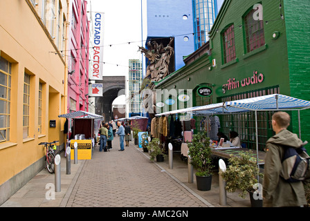 La Custard Factory Birmingham Accueil à partir des arts et de la création d'entreprises dans les West Midlands Birmingham marché aux puces en plein air Banque D'Images