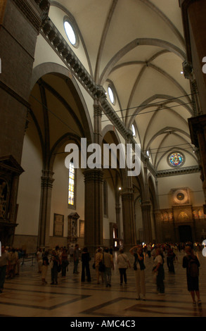 Personnes dans la Cathédrale de Duomo Florence Italie Banque D'Images