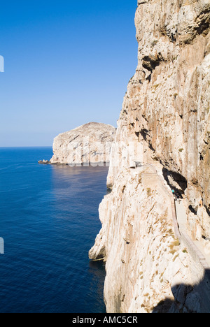 dh Neptune Caves CAPE CACCIA SARDAIGNE Seacliffs touriste sur la mer grottes sentier sentier Banque D'Images