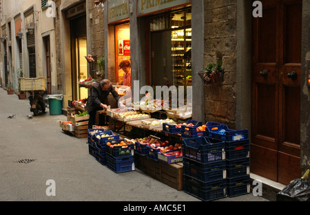 Stand du marché dans les rues de Florence Italie Banque D'Images