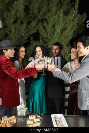 People Toasting at Party Banque D'Images