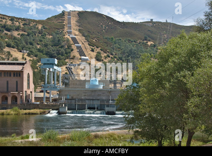 Tuolumne County Pays l'or de Californie Hetch Hetchy Système régional de l'eau du réservoir d'une usine et de mocassins Banque D'Images