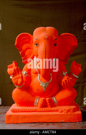 Lord Ganesh idol de Plaster de Paris pour le Ganpati Festival fait à Penn près de Bombay Mumbai Maharastra Inde Banque D'Images