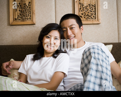 Couple in bed hugging and smiling Banque D'Images