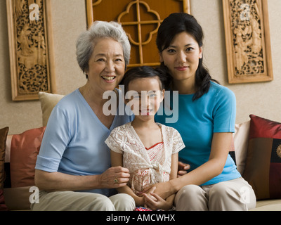 Grand-mère avec la mère et fille smiling Banque D'Images