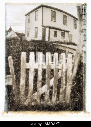 Clôture en bois et de la maison, Battle Harbour, Terre-Neuve et Labrador, Canada Banque D'Images