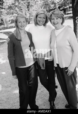 Portrait de grand-mère, mère et fille à l'extérieur Banque D'Images