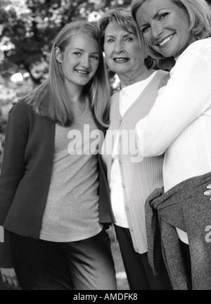 Portrait de grand-mère, mère et fille à l'extérieur Banque D'Images