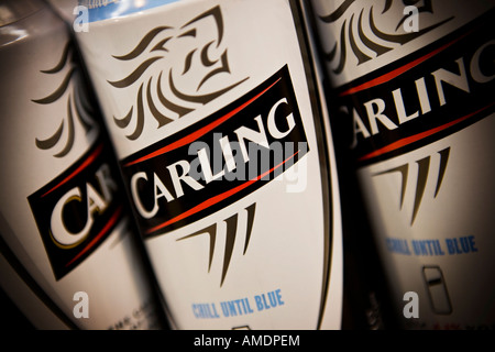 Les canettes de bière Carling Carling est une marque de Molson Coors Brewing Company Banque D'Images