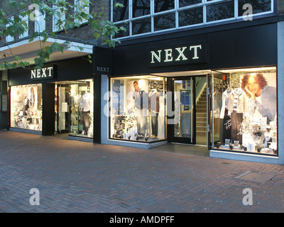 High Street Brentwood Essex Next store shop et avant l'affichage de la fenêtre Banque D'Images