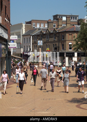 Chelmsford partie d'une rue typique, y compris zones de shopping Banque D'Images