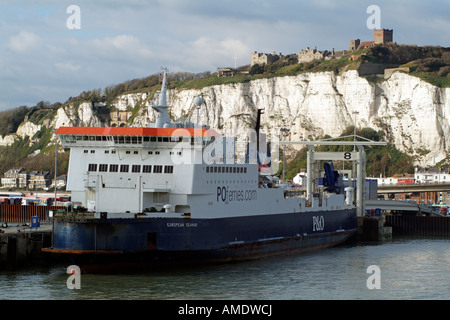 PO Ferries Transmanche Voie maritime européenne navire amarré Ferry Port de Douvres Angleterre Kent Banque D'Images