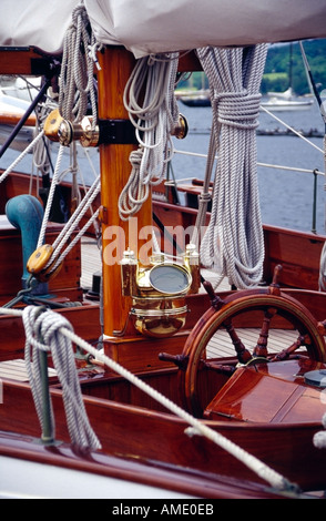 Détail de l'habitacle roue et Fife location Kentra Rhu marina gareloch ecosse europe Banque D'Images